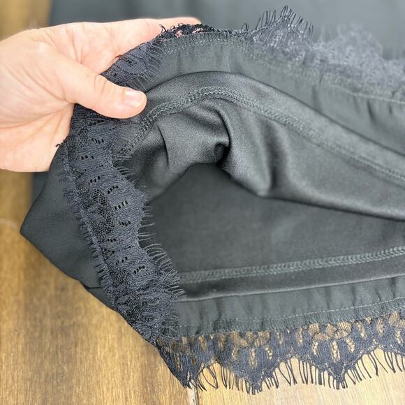 Lulu's size M Black Halter Mock Neck Sleevless Flowy Sleeveless Top Lace Trim - Picture 5 of 10